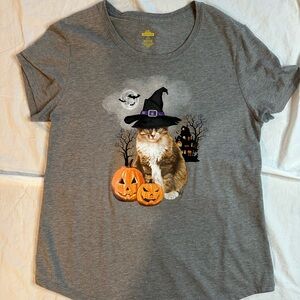 Spooky Cat Halloween T-Shirt in Gray